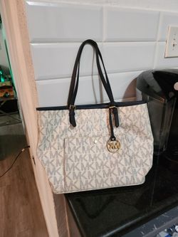 Micheal Kors Handbag 