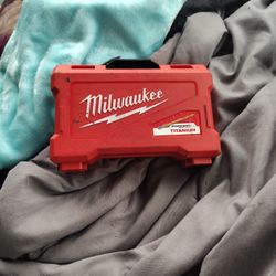 Milwaukee Impact Drill 