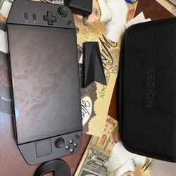 Lenovo Legion GO 2TB SSD 8.8" 144Hz WQXGA Gaming Handheld AMD Ryzen Z1 Extreme