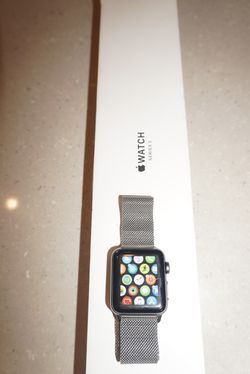 Apple Watch Series 3 38 mm Space Gray Aluminum Case comes with ORIGINAL box & charger