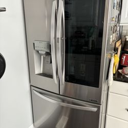 LG Stainless Steel French Door Refrigerator – Large Capacity – Modern & Clean