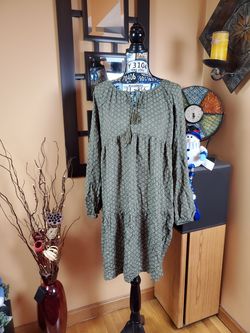 ARMY GREEN & WHITE PATTERNED 3/4 SLEEVE DRESS!