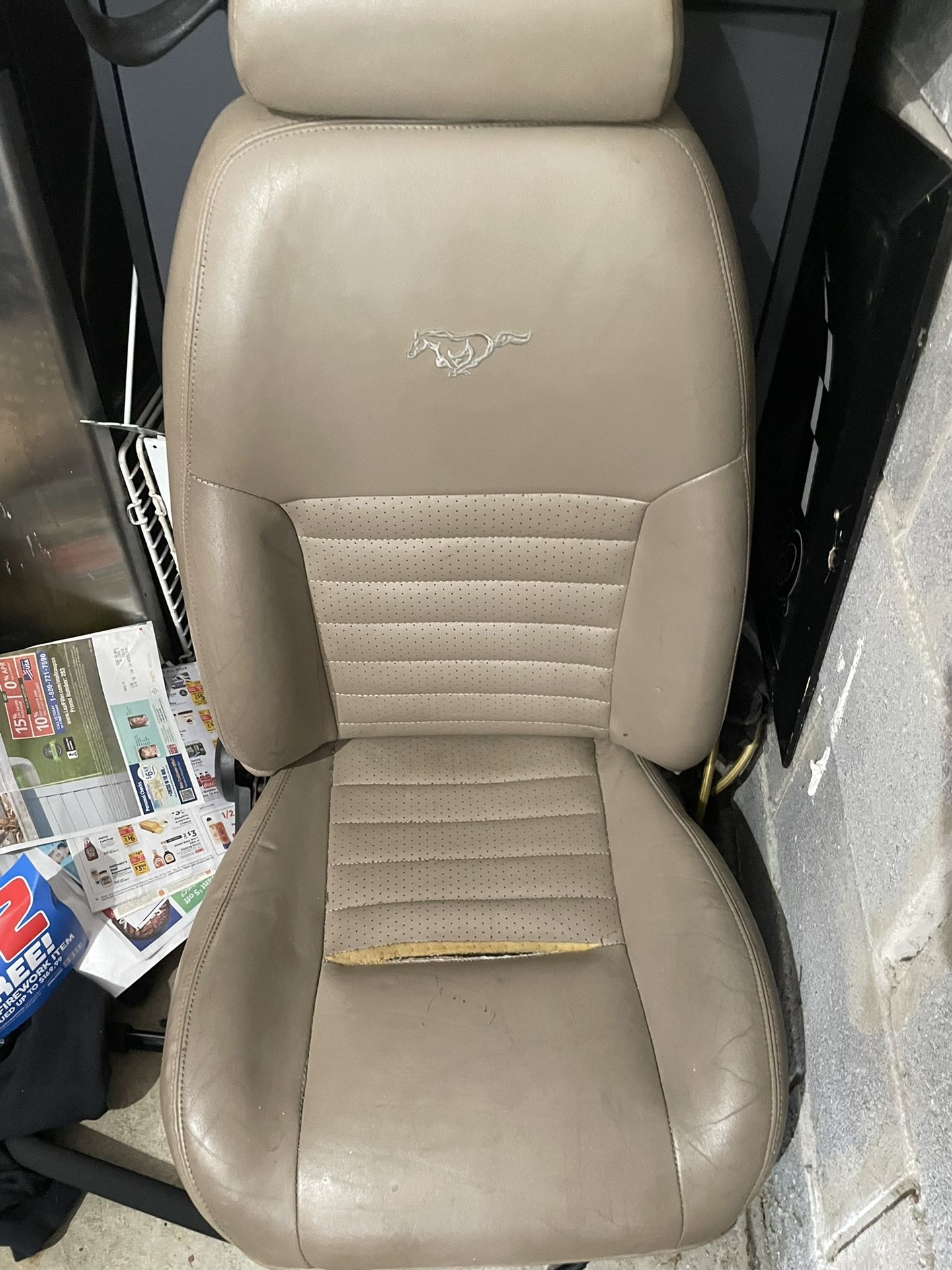99-04 mustang seats Convertible / Medium Parchment