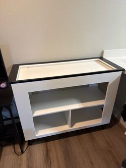 Bookshelf / Open storage cabinet