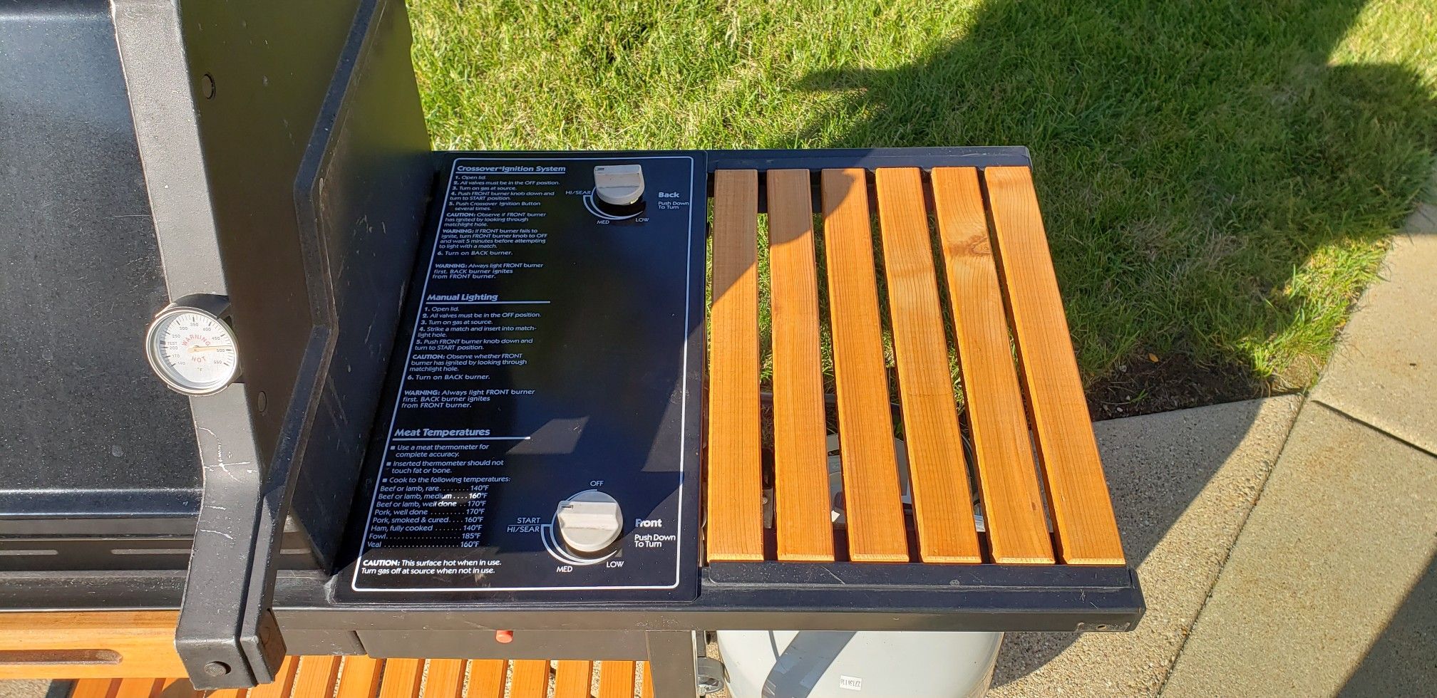 er Genesis Jr. Lp grill. Vintage for Sale in Lake in the Hills, IL