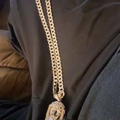 Thick Silver Miami Cuban Chain And Silver Jesus Pendant 