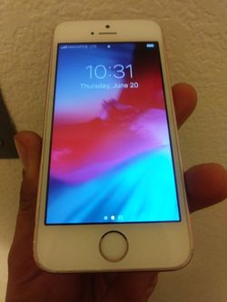 iPhone SE(32gig)....FACTORY UNLOCKED!!!..NO TRADE