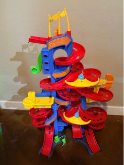 Fisher-Price Little People Take Turns Skyway playset with two cars