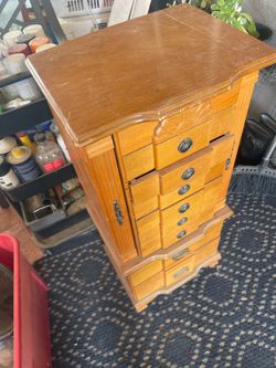 Jewelry box