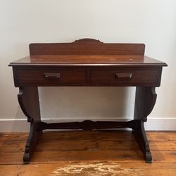 Vintage Desk (free)