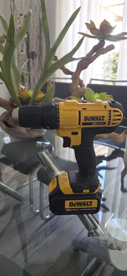 20-Volt MAX Lithium-Ion Cordless 1/2 in. Compact Drill/Driver Kit with 2.0 Ah Battery and Charger