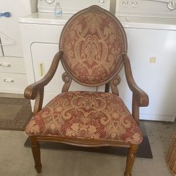 2 Chairs With Arms On Both 