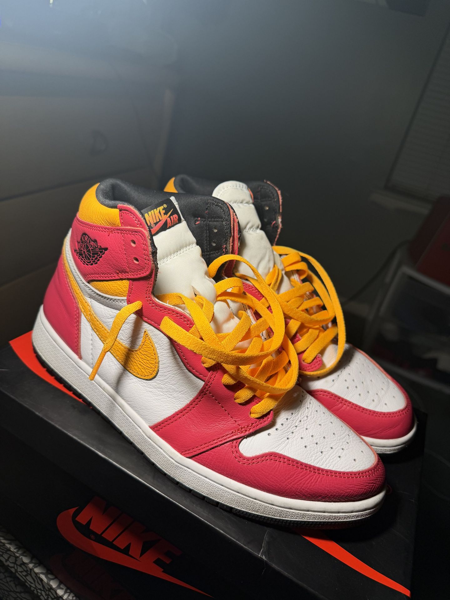 Jordan 1 High Light Fusion Red Size 12M