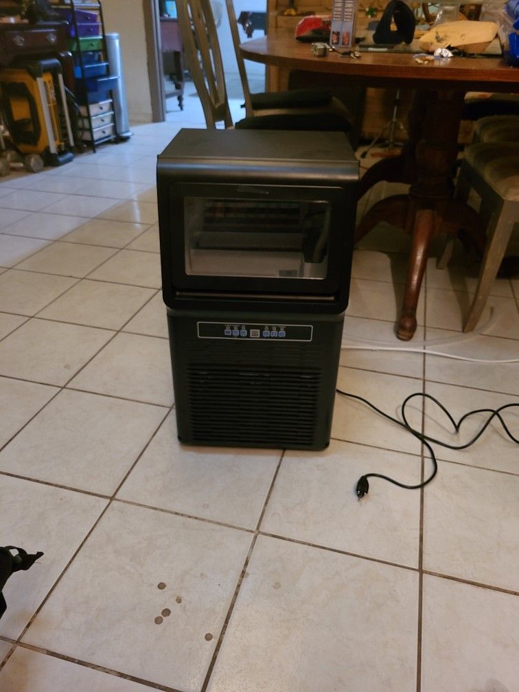 Brand New Ice Maker