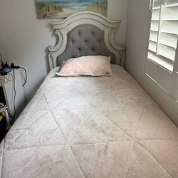 Ashley Twin Bedroom Set with Mattress