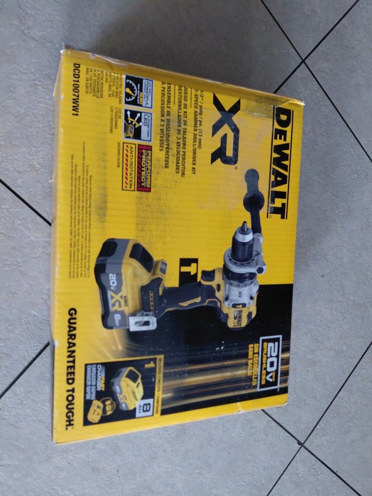 DEWALT 20V XR Lithium-Ion Cordless Hammer Drill Kit with 8.0 Ah Battery, Charger and Kit Bag (DCD1007WW1)