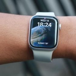 Apple Watch SE 40mm w/ ion x-glass 