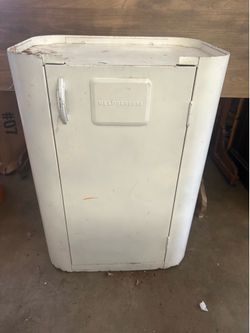 Vintage white Westinghouse rolling cart.