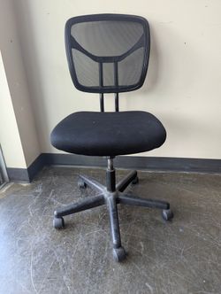 Black Mesh Back Adjustable Office Swivel Chair