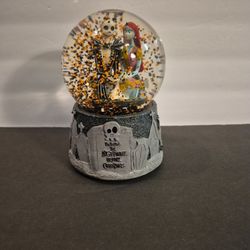 Collectors Nightmare Before Christmas Halloween Musical Snow Globe
