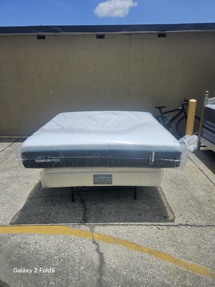 Brand New King Size Plush Tempur pedic Pro Adapt Firm Mattress In Plastics