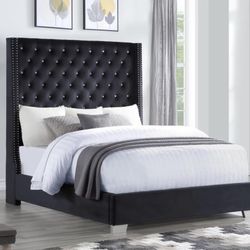Upholstered queen Bed 