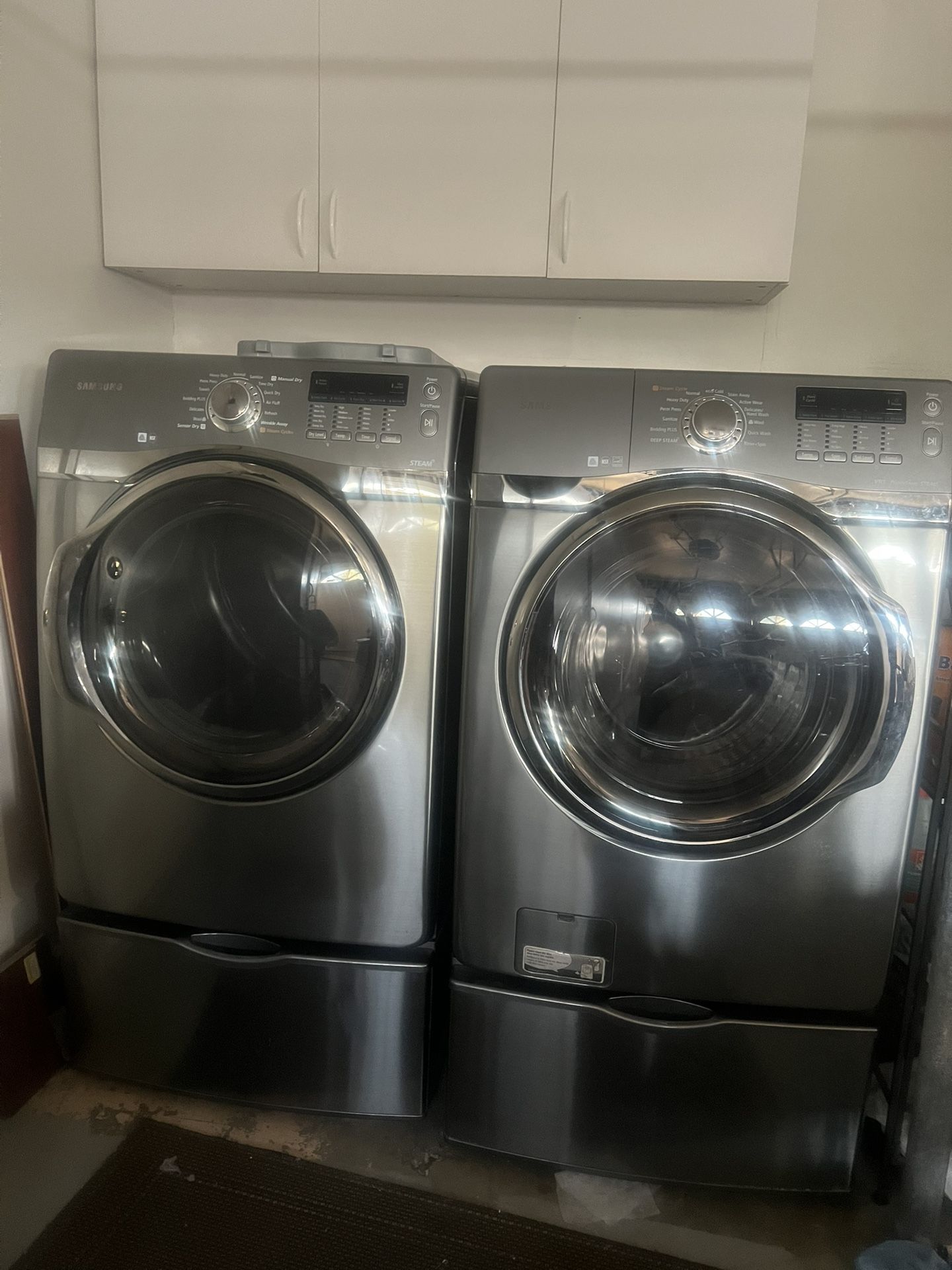 Samsung Front Load Washer And Gas Dryer With Pedestals