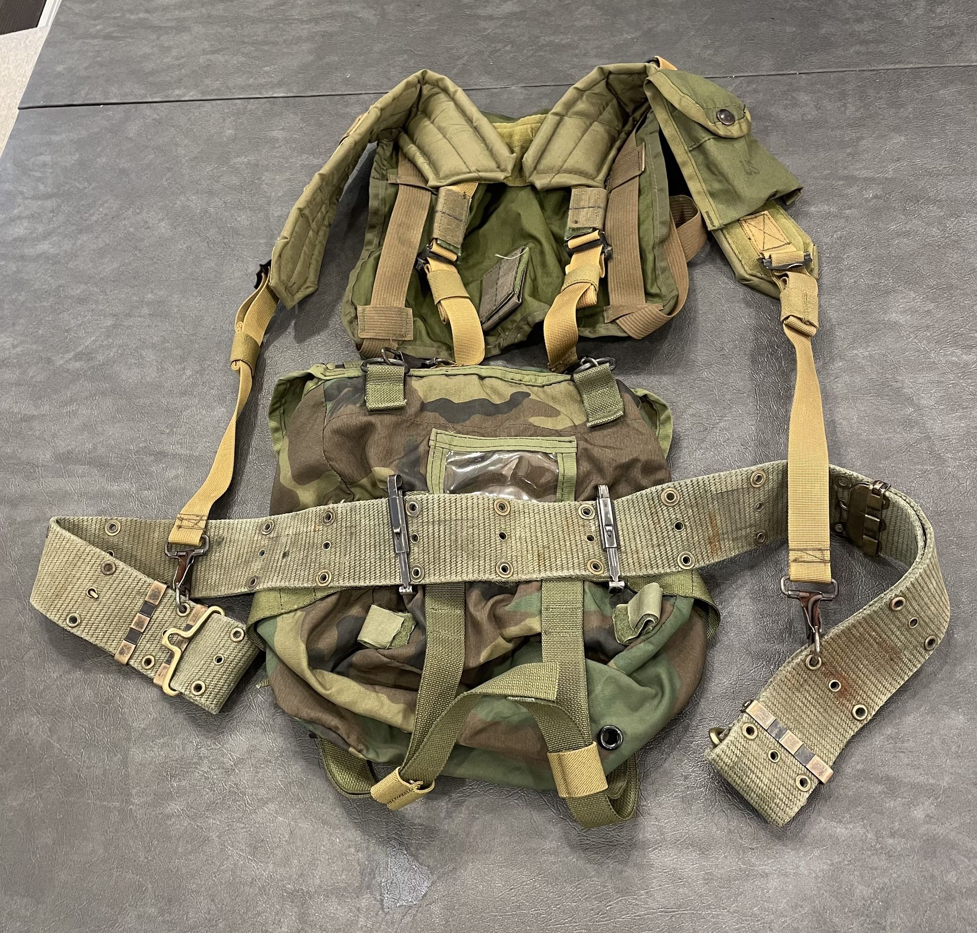 Collectors, Re-enactors: Vietnam War M67 H-suspender Rig, Butt Pack, Sleeping Bag Carrier