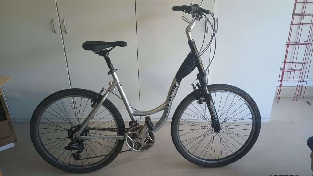Trek Woman's Hybrid Bicycle - Navigator 100
