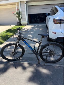 Giant Talon Mountain Bike (used fine condition)