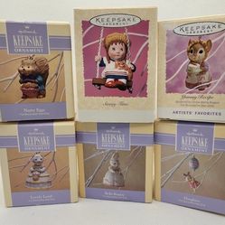 6 New Set Hallmark Easter Spring Ornament Bunny Set 1992-97 Daughter Yummy Eggs
Brand new, never displayed

Includes 6 Ornaments-
1992 - Daughter
1992