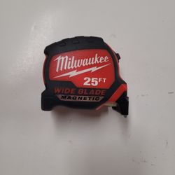 Milwaukee 25 ft Wide Blade Magnetic Tape Measure