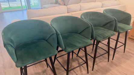 Set of 4 Emerald Green Velvet Counter Stools – Modern Bar Stools (25.6” Height)