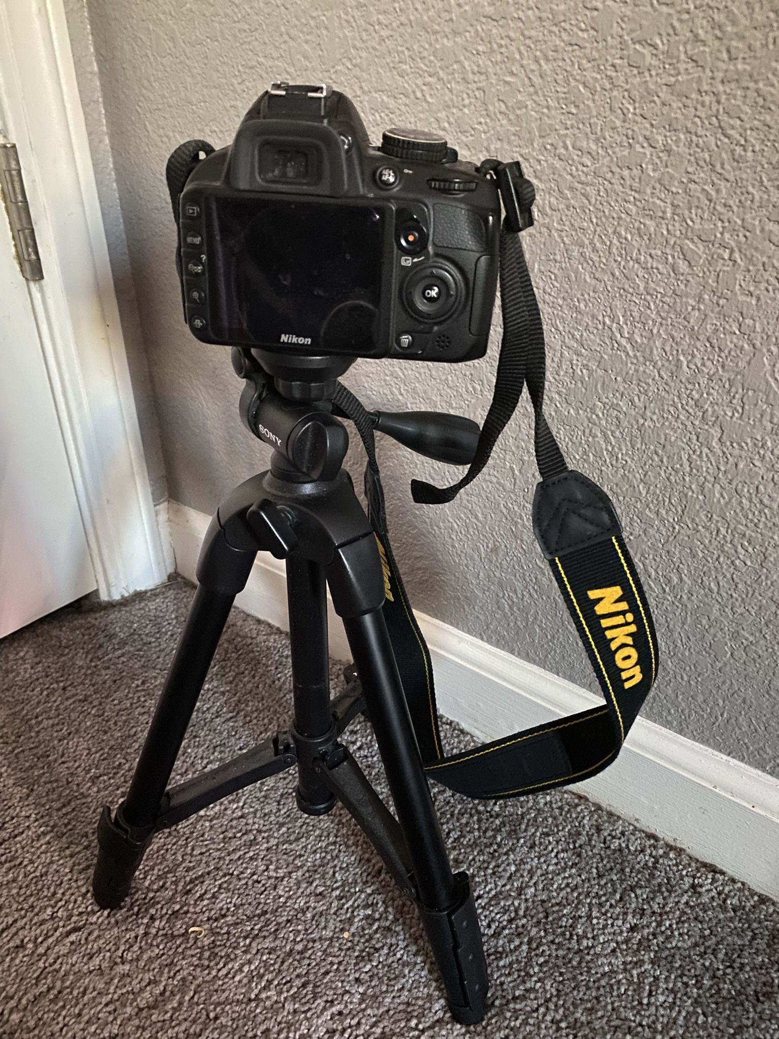 Nikon D3100 Camera W Stand