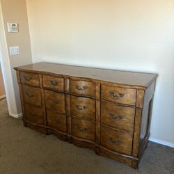 King Size Bed Room Set. All Oak!