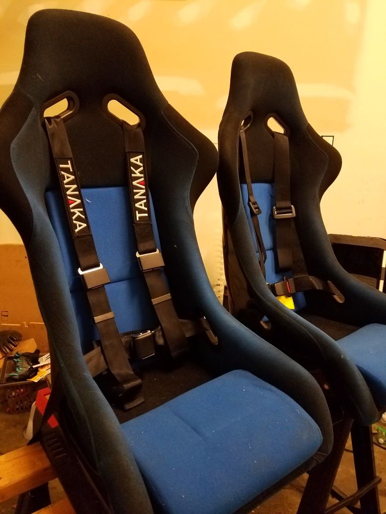 Racing seats w/o harness