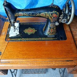 Sewing Machine  ( OR BEST OFFER )