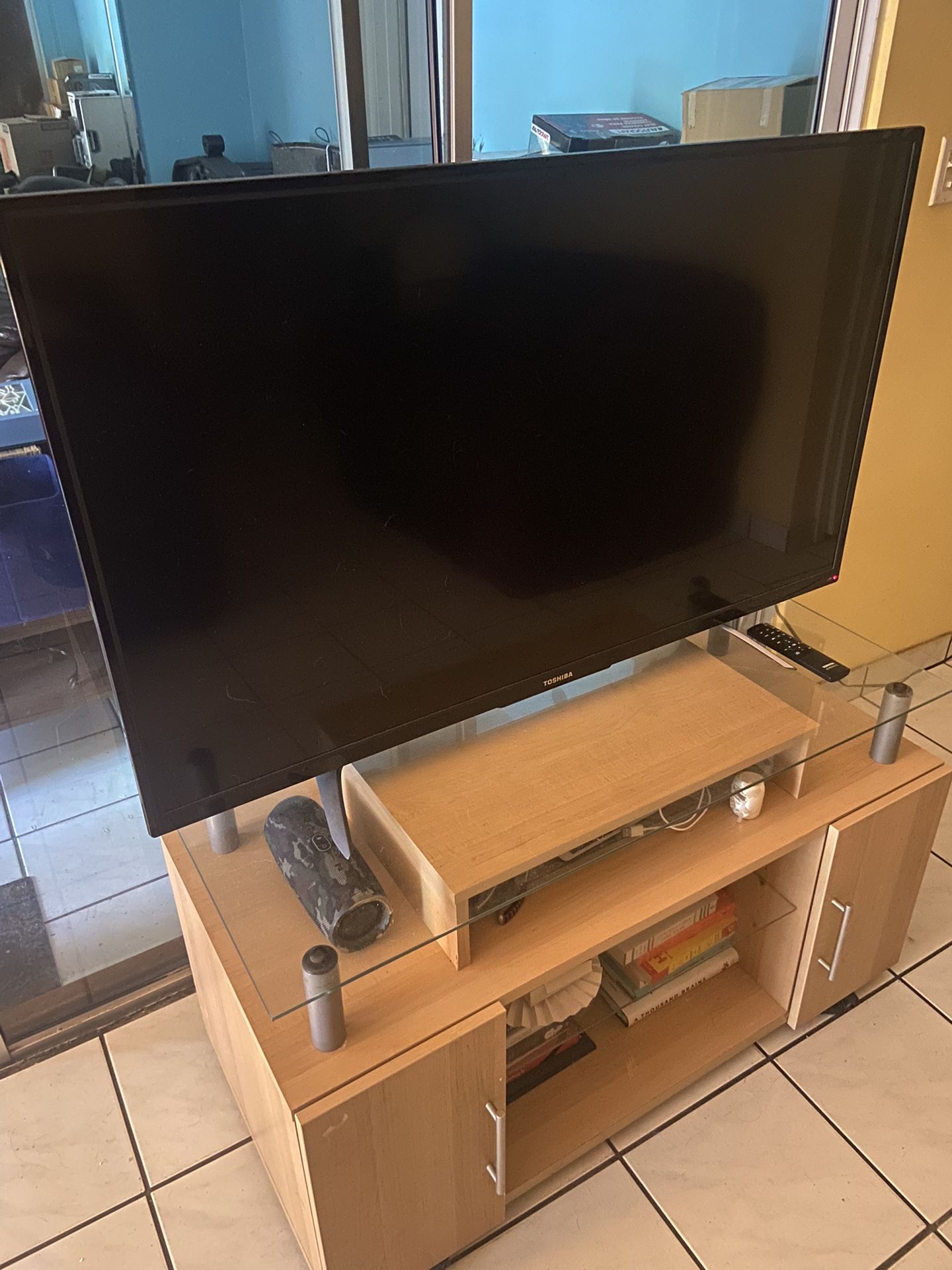 Toshiba 50” Chromecast TV (READ DESC)