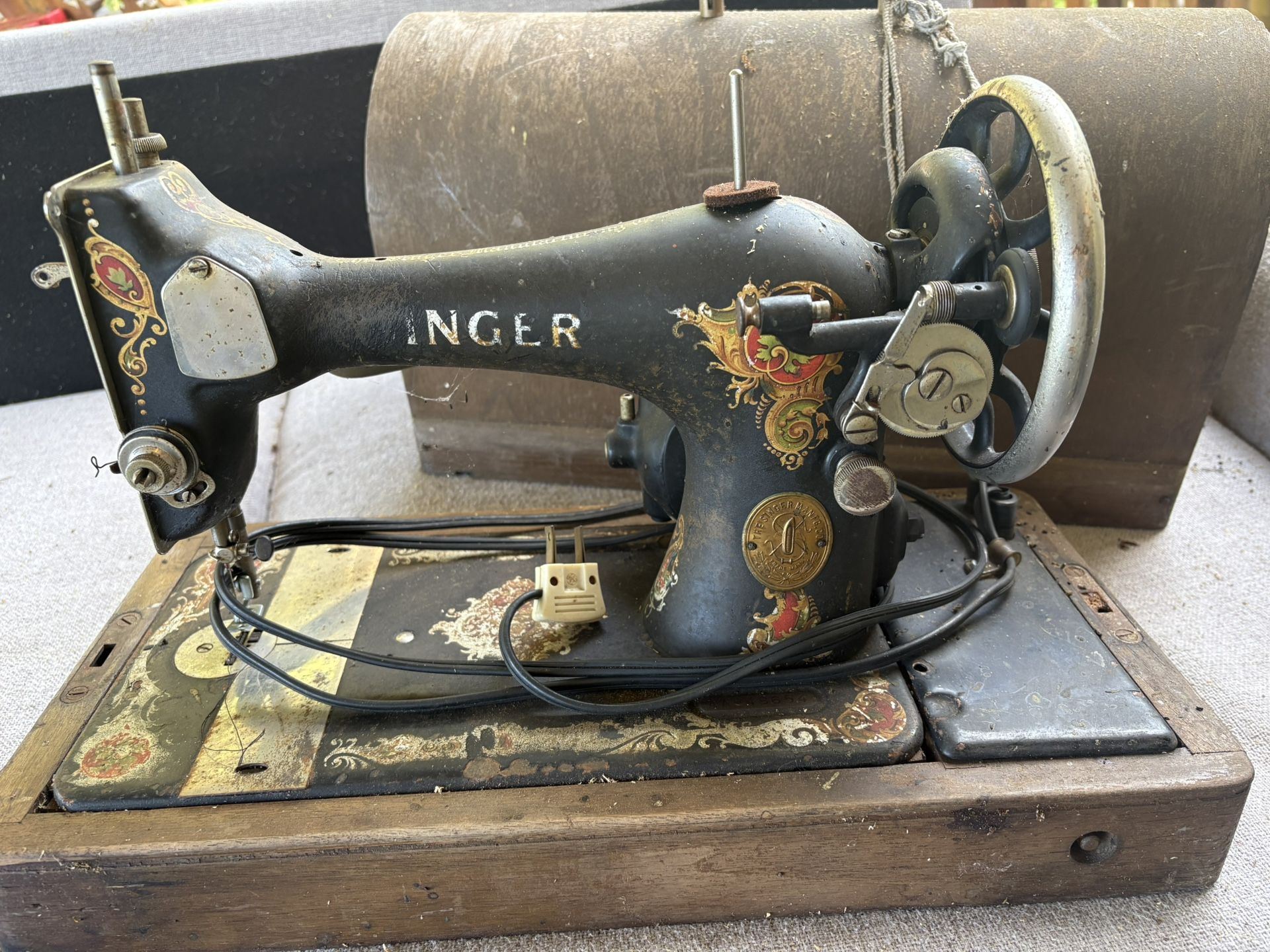 Singer, sewing machine model 127