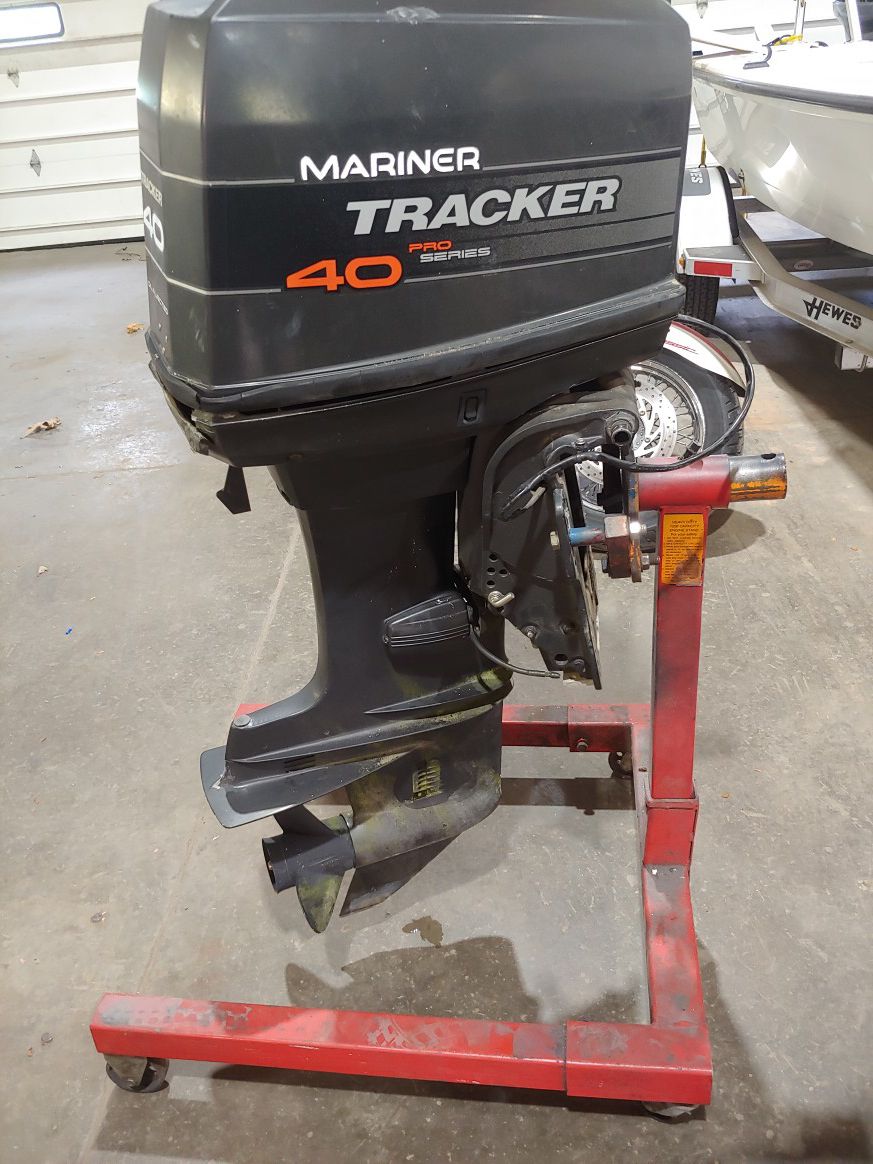 1994 40HP Mariner Tracker outboard with cables