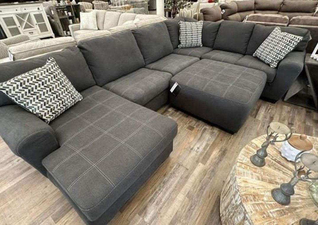 Ambee 3pc Sectional, Couch Livingroom Sofa Holiday Furniture  Ashley 