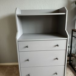 Gray 3-Drawer Dresser with Shelf