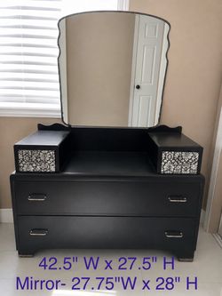 Vintage Black Dresser + Unique Wavy Mirror 🖤 — $275 OBO
