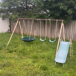 FREE!! Sportspower Super Fun Metal Swing Set