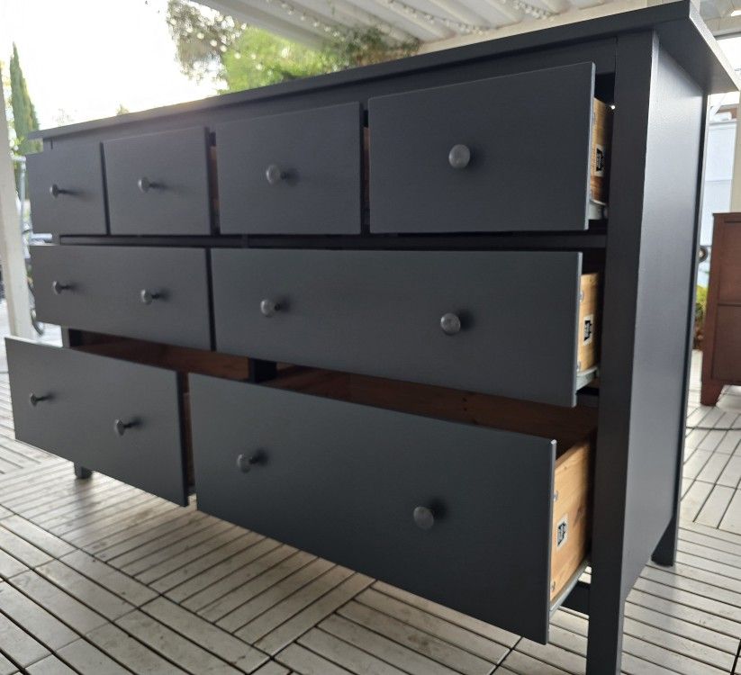 Beautiful Solid Wood Dresser!!