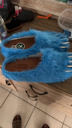 Blue bravest studios  size 12