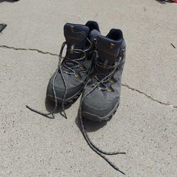 Bearpaw Shoes (Men's Size 13)
