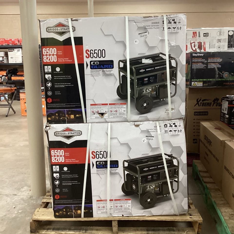Briggs & Stratton 6500-Watt Electric Switch Gasoline Powered Portable Generator with B and S OHV Engine Featuring CO Guard