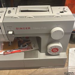 SINGER Heavy Duty 4411 