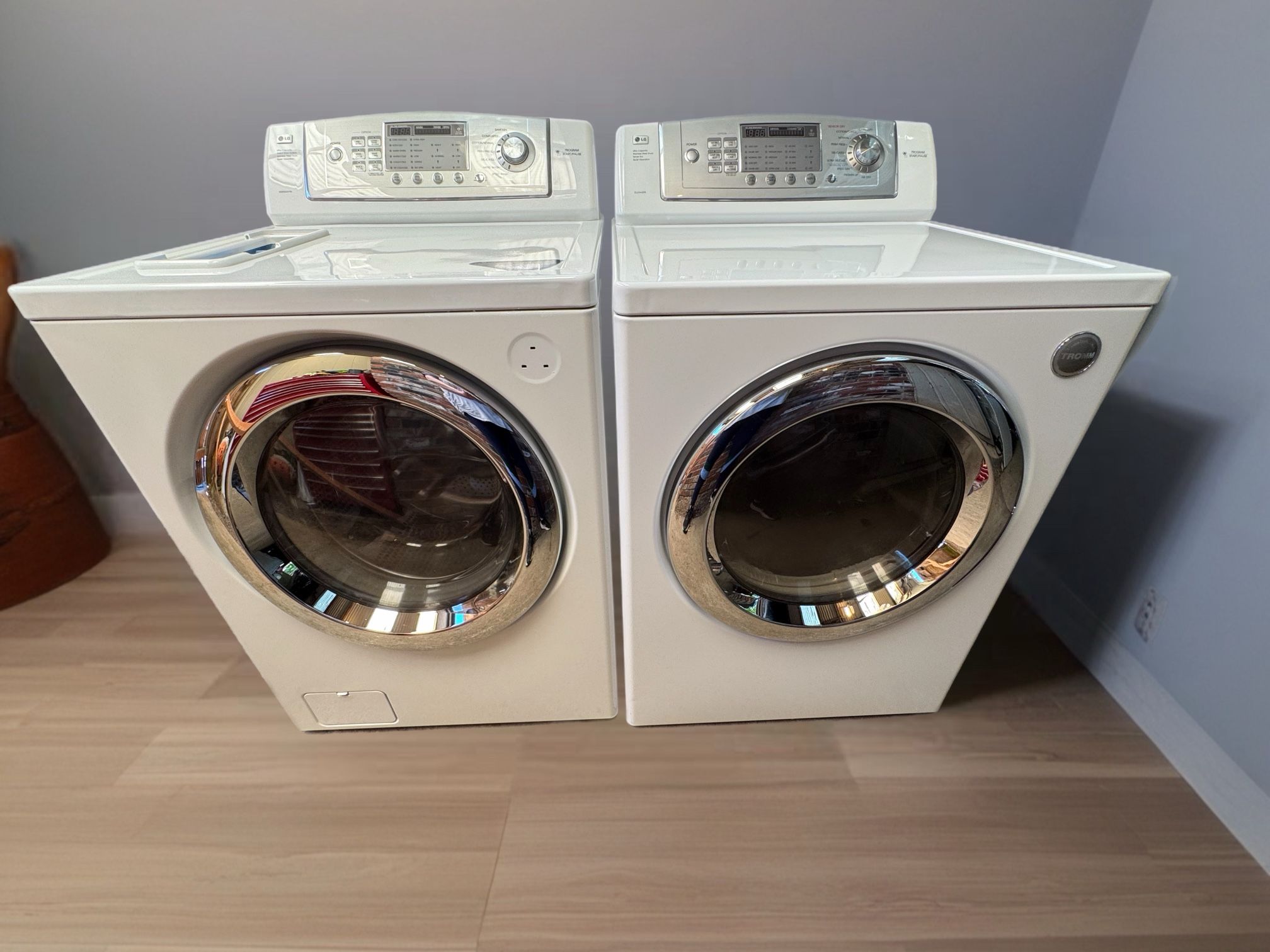 LG Front Load Tromm Washer & Dryer Set